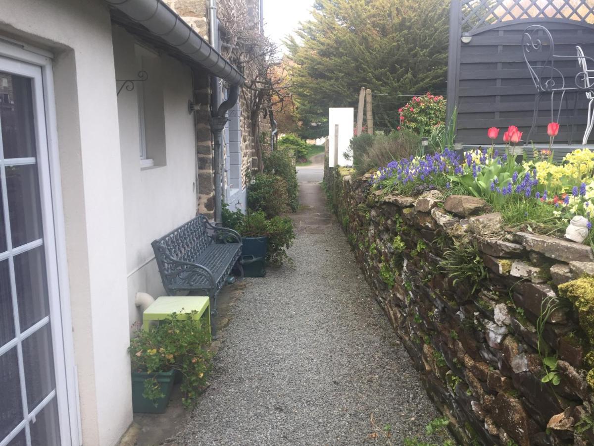 Au Bon Accueil Bed & Breakfast Saint-Marcan Bagian luar foto