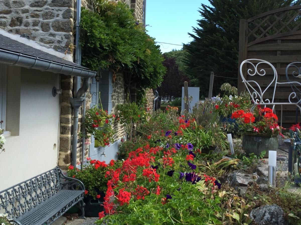 Au Bon Accueil Bed & Breakfast Saint-Marcan Bagian luar foto