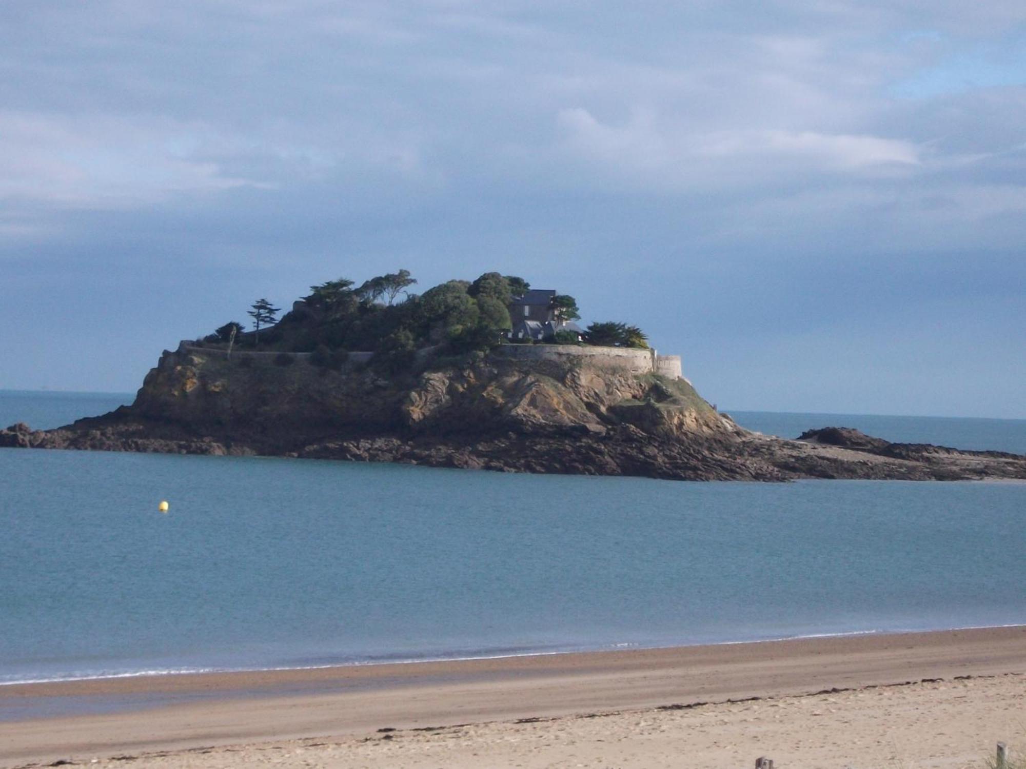 Au Bon Accueil Bed & Breakfast Saint-Marcan Bagian luar foto
