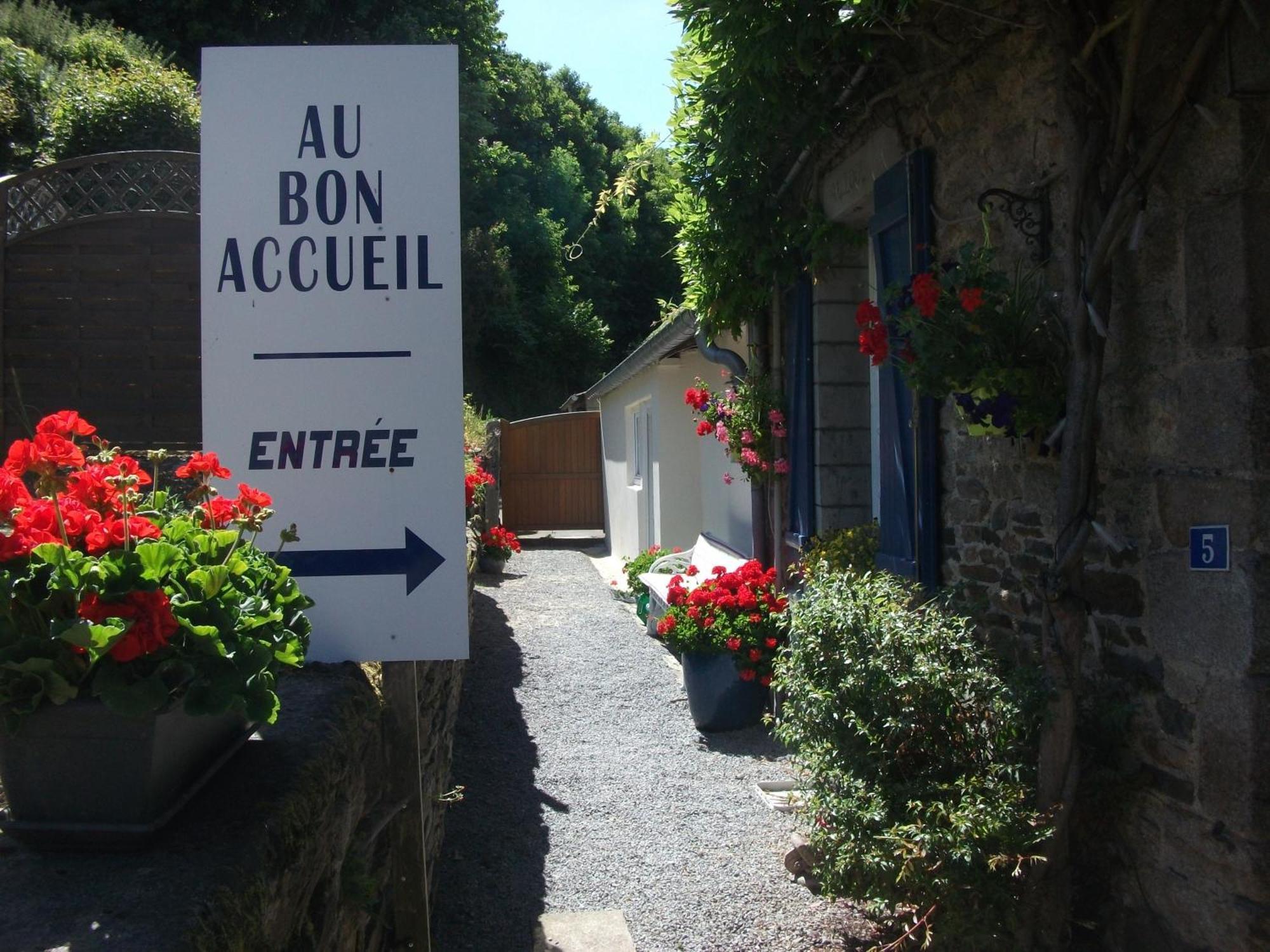 Au Bon Accueil Bed & Breakfast Saint-Marcan Bagian luar foto