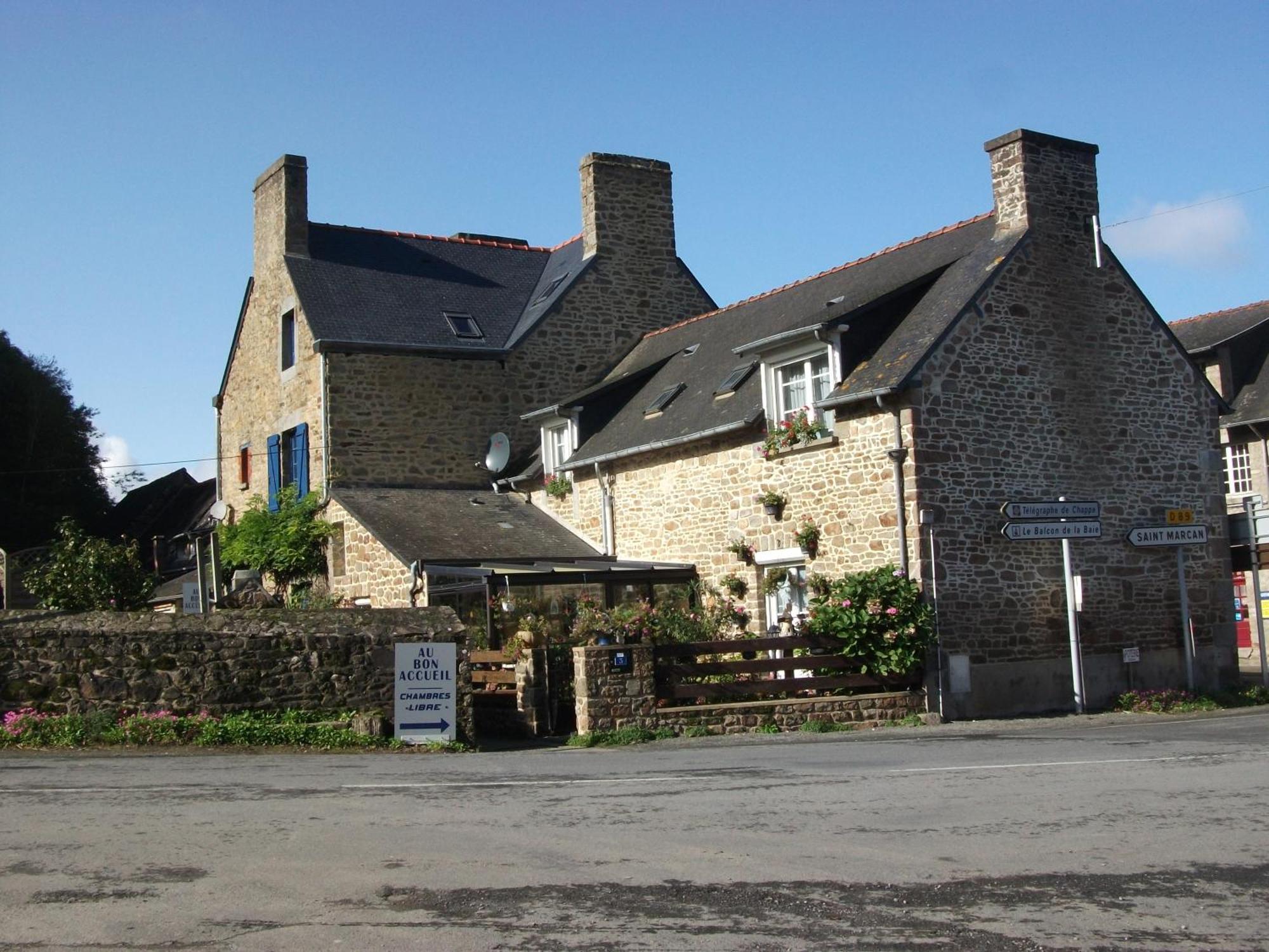 Au Bon Accueil Bed & Breakfast Saint-Marcan Bagian luar foto