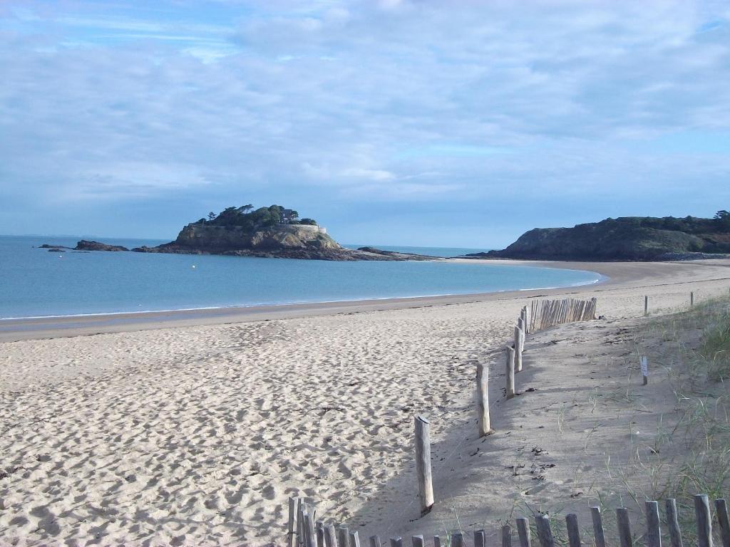 Au Bon Accueil Bed & Breakfast Saint-Marcan Bagian luar foto