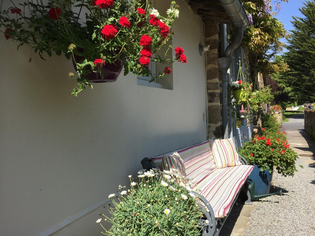Au Bon Accueil Bed & Breakfast Saint-Marcan Bagian luar foto