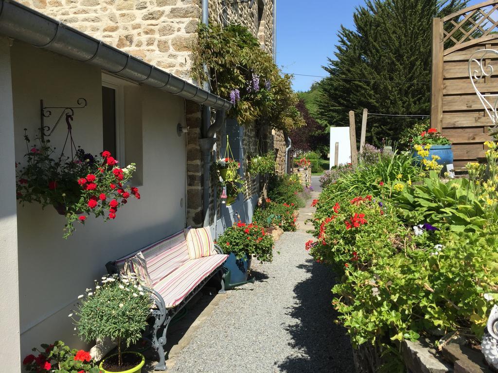 Au Bon Accueil Bed & Breakfast Saint-Marcan Bagian luar foto