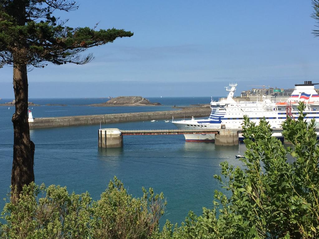 Au Bon Accueil Bed & Breakfast Saint-Marcan Bagian luar foto
