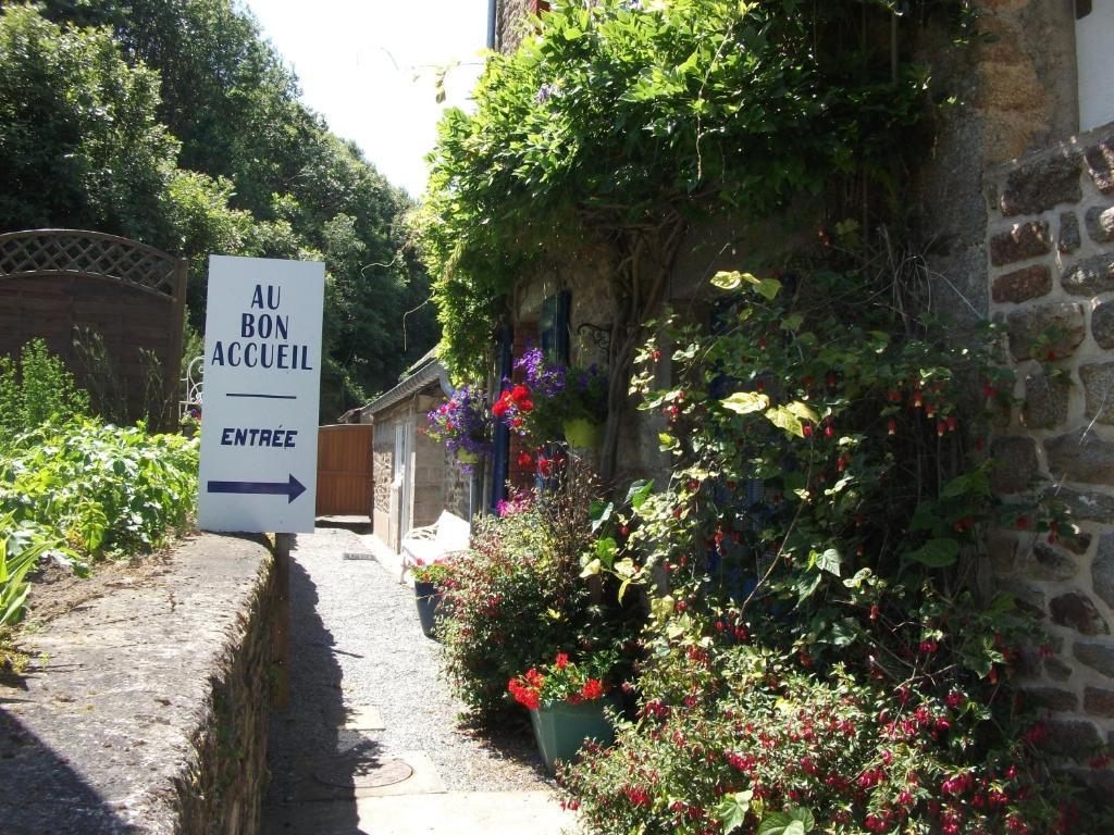 Au Bon Accueil Bed & Breakfast Saint-Marcan Bagian luar foto